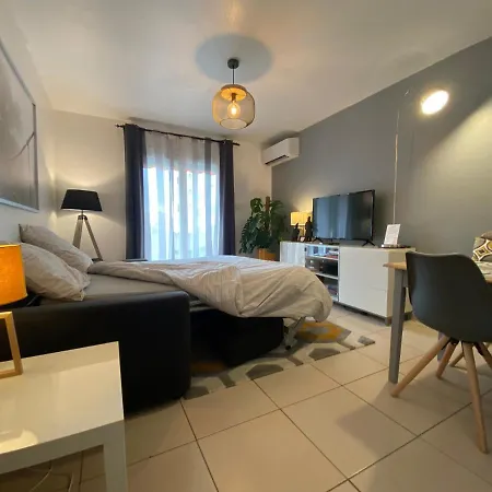 Superbe T2 2 Pas Des Plages Entierement Desinfinté Entre Chaque Location * Tolone