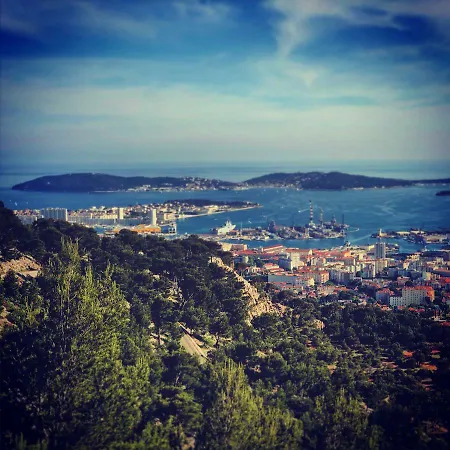 Superbe T2 2 Pas Des Plages Entierement Desinfinté Entre Chaque Location Tolone